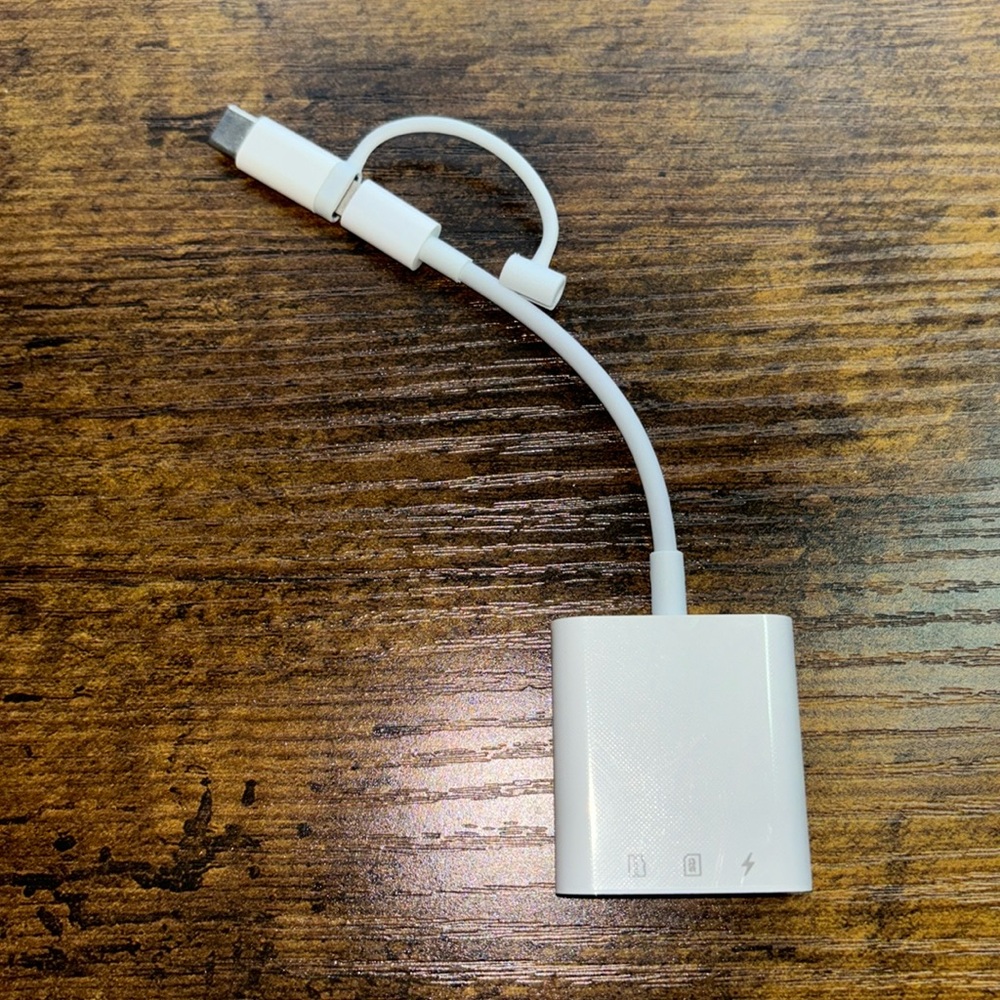 USB and USB-C adapter for SIM cards and SD cards